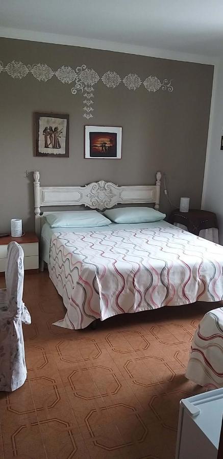 La Finestra Sul Cortile Bed & Breakfast Pomezia Exterior photo