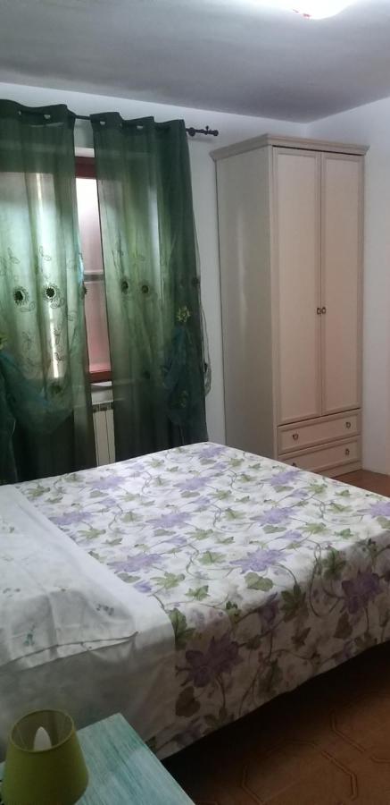 La Finestra Sul Cortile Bed & Breakfast Pomezia Exterior photo