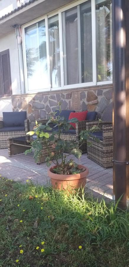 La Finestra Sul Cortile Bed & Breakfast Pomezia Exterior photo