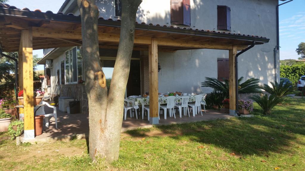 La Finestra Sul Cortile Bed & Breakfast Pomezia Exterior photo